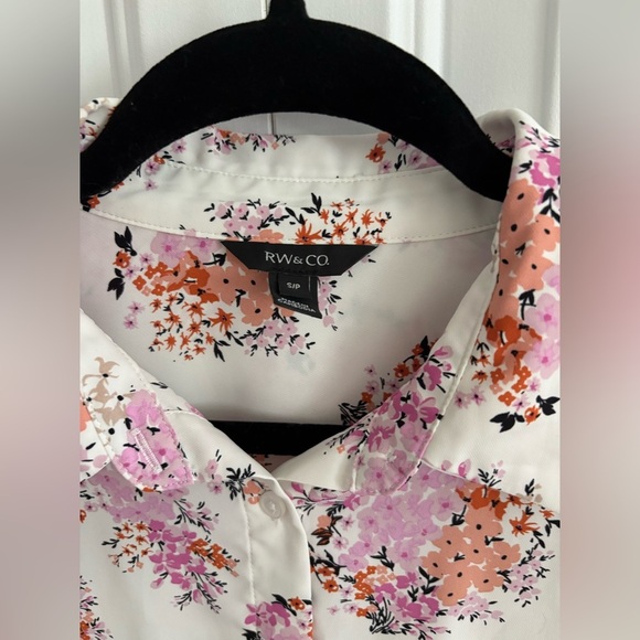 Tie up blouse - Picture 2 of 3